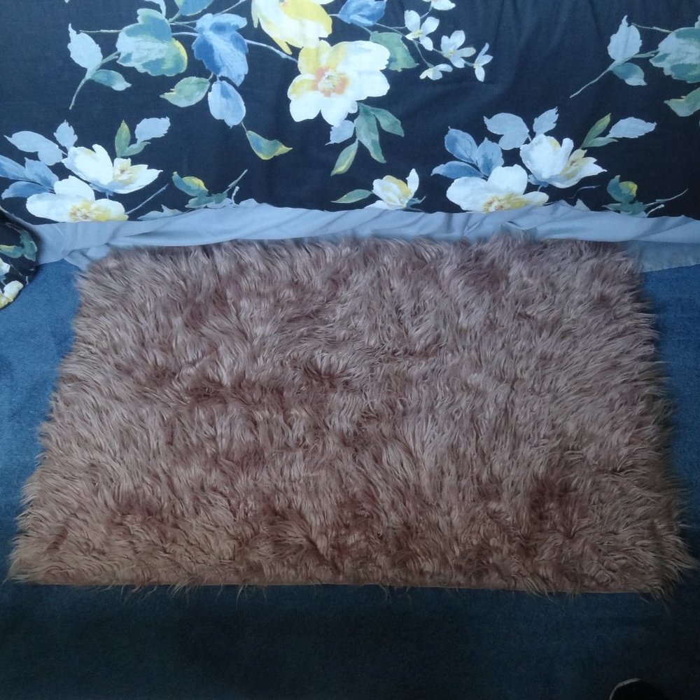 BEBE ~ Soft Faux Long Hair Sheepskin Fur Shag Rug / Mat ~ NWOT